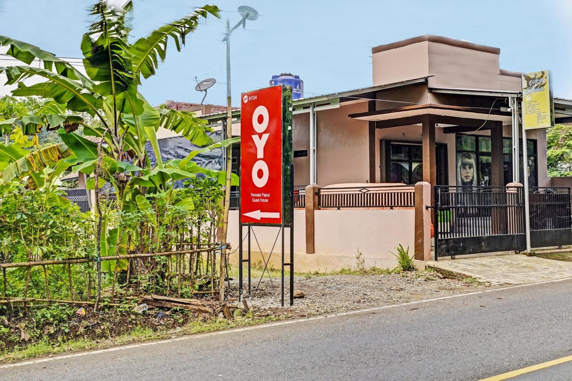 Oyo 91334 Permata Papua Guest House Pameungpeuk  Exteriör bild