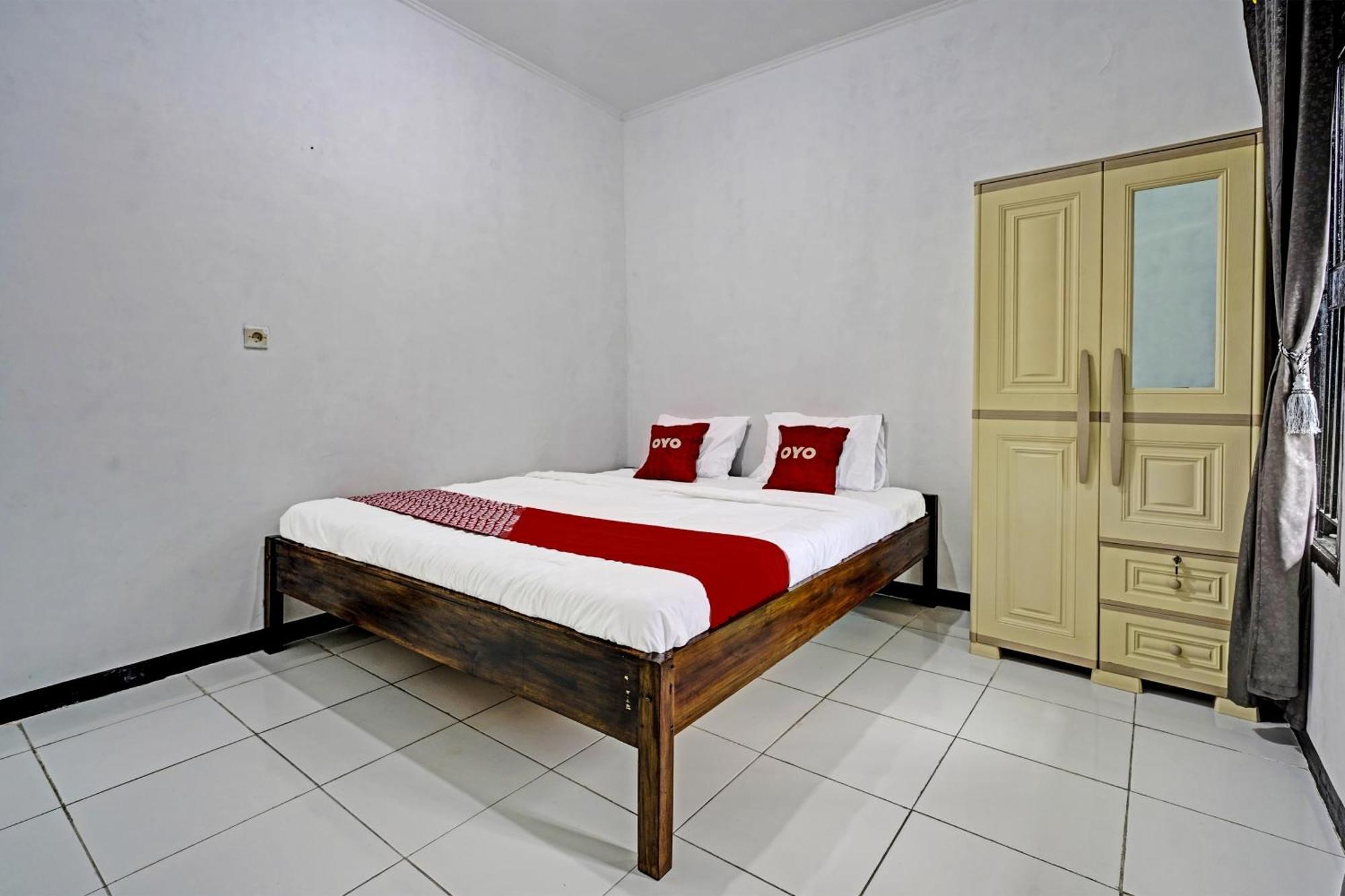 Oyo 91334 Permata Papua Guest House Pameungpeuk  Exteriör bild