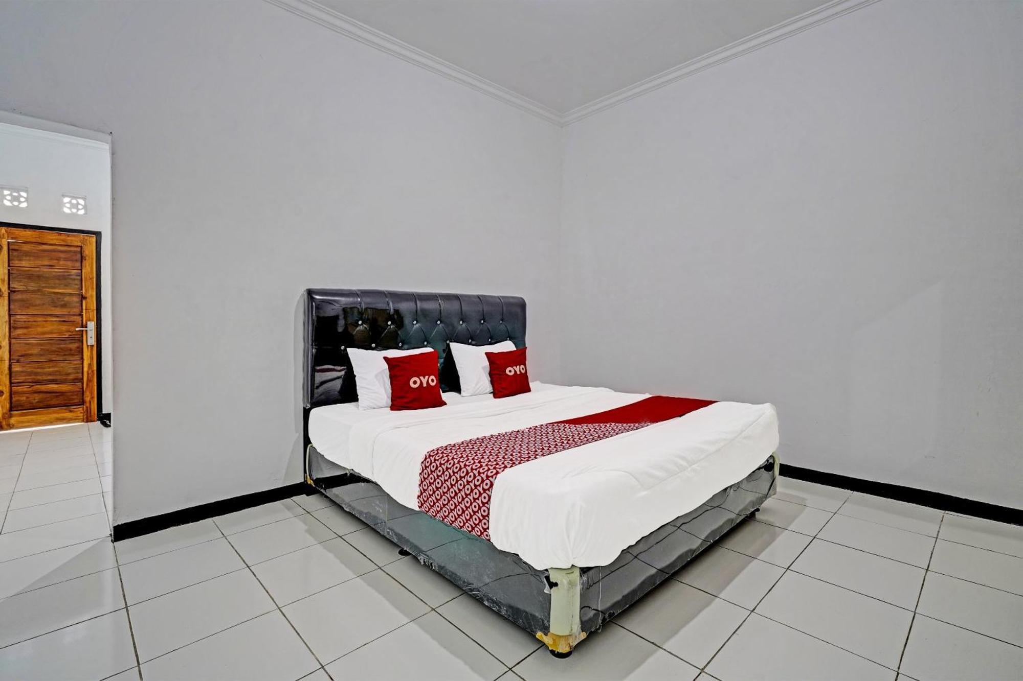 Oyo 91334 Permata Papua Guest House Pameungpeuk  Exteriör bild