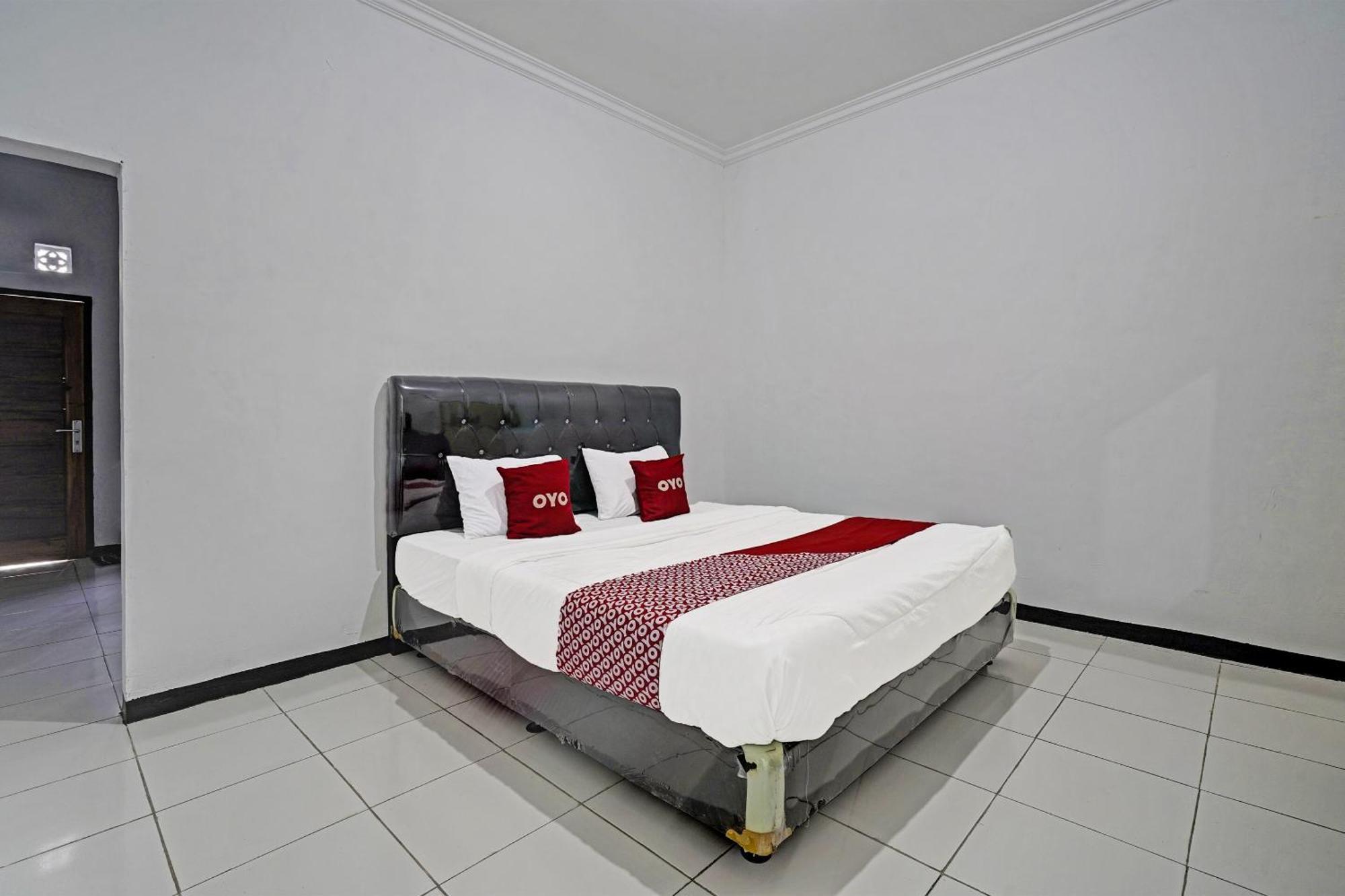 Oyo 91334 Permata Papua Guest House Pameungpeuk  Exteriör bild