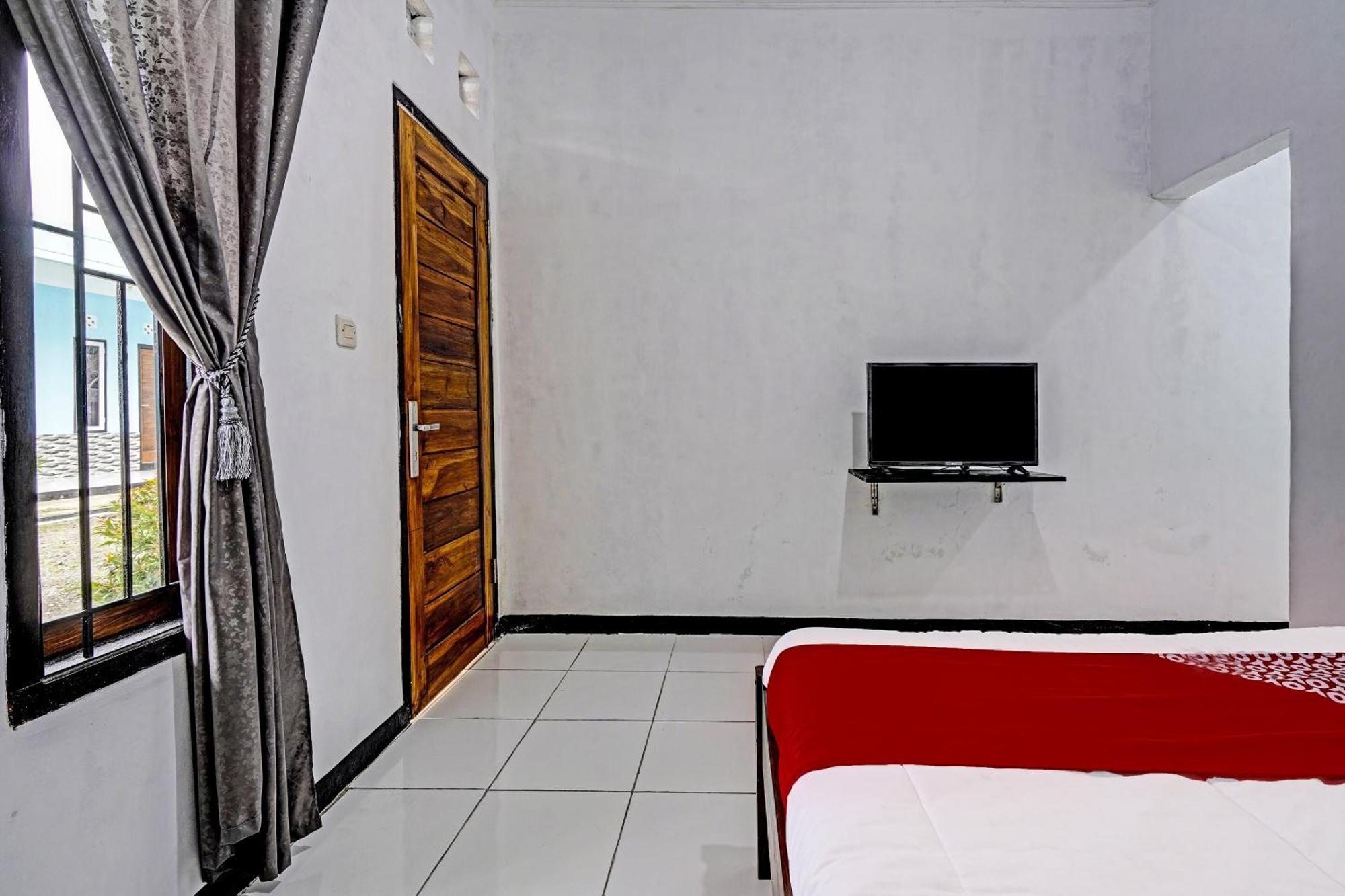 Oyo 91334 Permata Papua Guest House Pameungpeuk  Exteriör bild