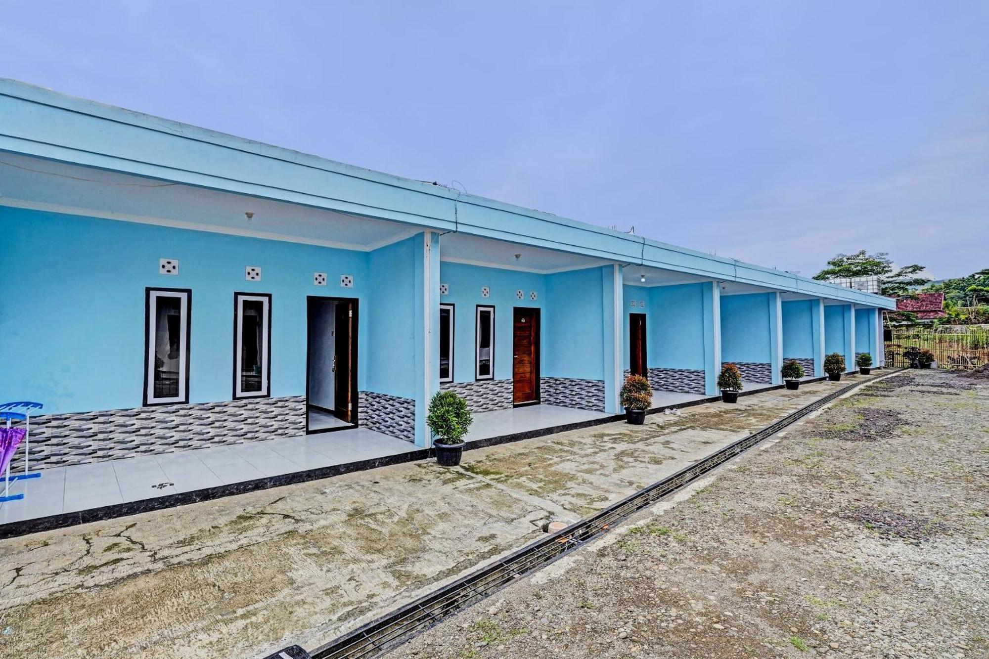 Oyo 91334 Permata Papua Guest House Pameungpeuk  Exteriör bild